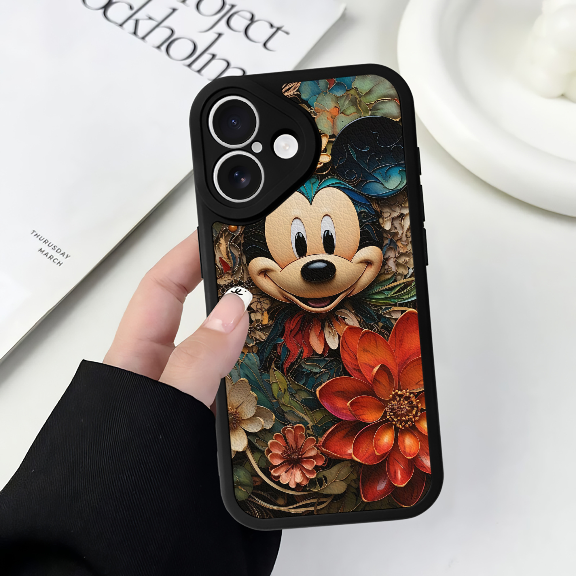 （画像用） ミッキーマウス Mickey Mouse 【iPhone 16シリーズ対応】シリコンスマホケース（レザー調） 材質：シリコン
